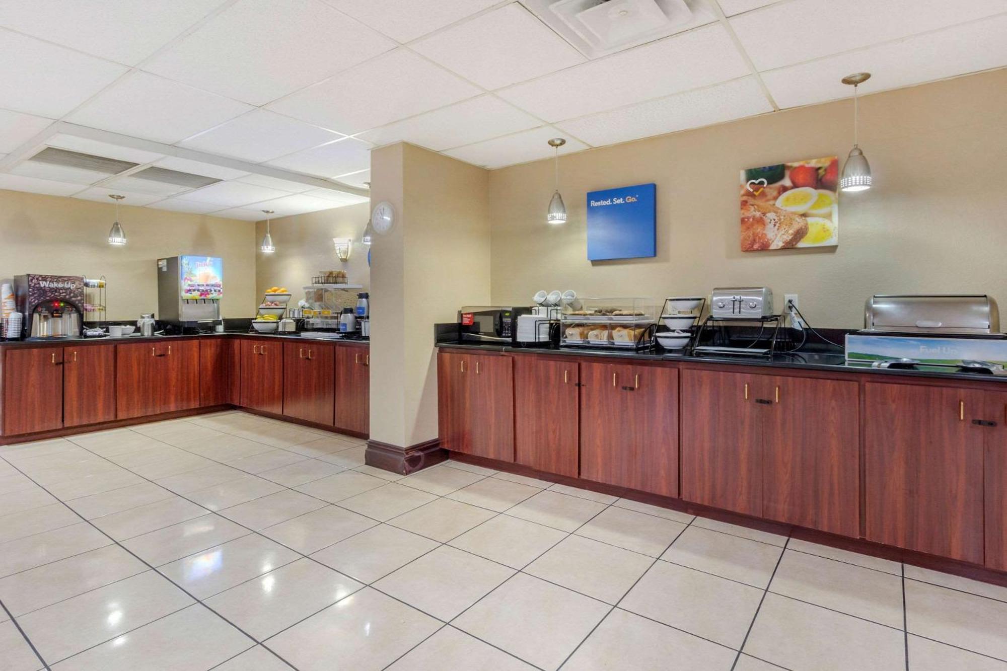 Comfort Inn St Petersburg North Εξωτερικό φωτογραφία